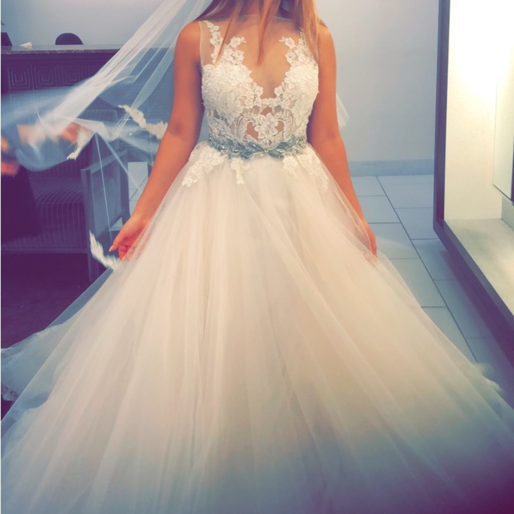 Wedding Dress - Lazaro 3607 - New, never worn